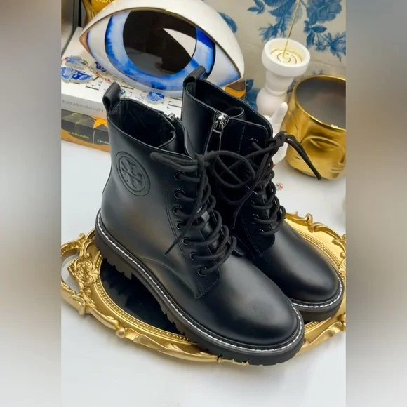 🆕 TORY BURCH 🧿 NWOB Miller Lug Sole Boots, Black Leather - Sz 6 - Picture 4 of 14